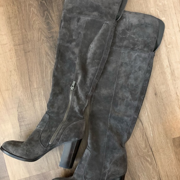 Frye women’s OTK suede boot - Picture 2 of 4